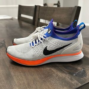Nike Mariah Flyknit Racer Hyper Crimson Size 7.5